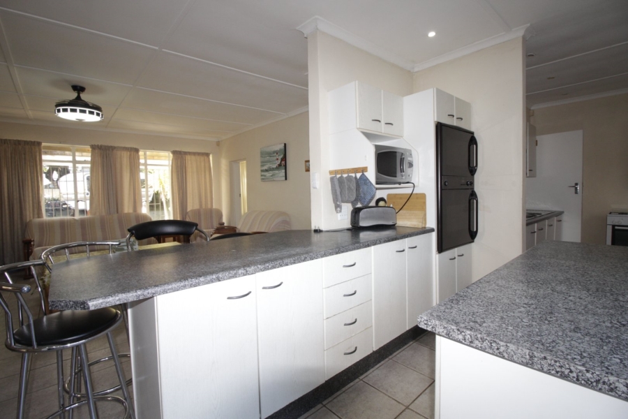 4 Bedroom Property for Sale in Paradise Beach Eastern Cape